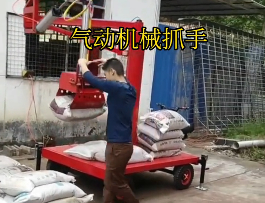 四子王旗机械抓手水泥机械抓手青储搬运机装卸水泥神器优点四子王旗酒糟抓斗图片机械抓手